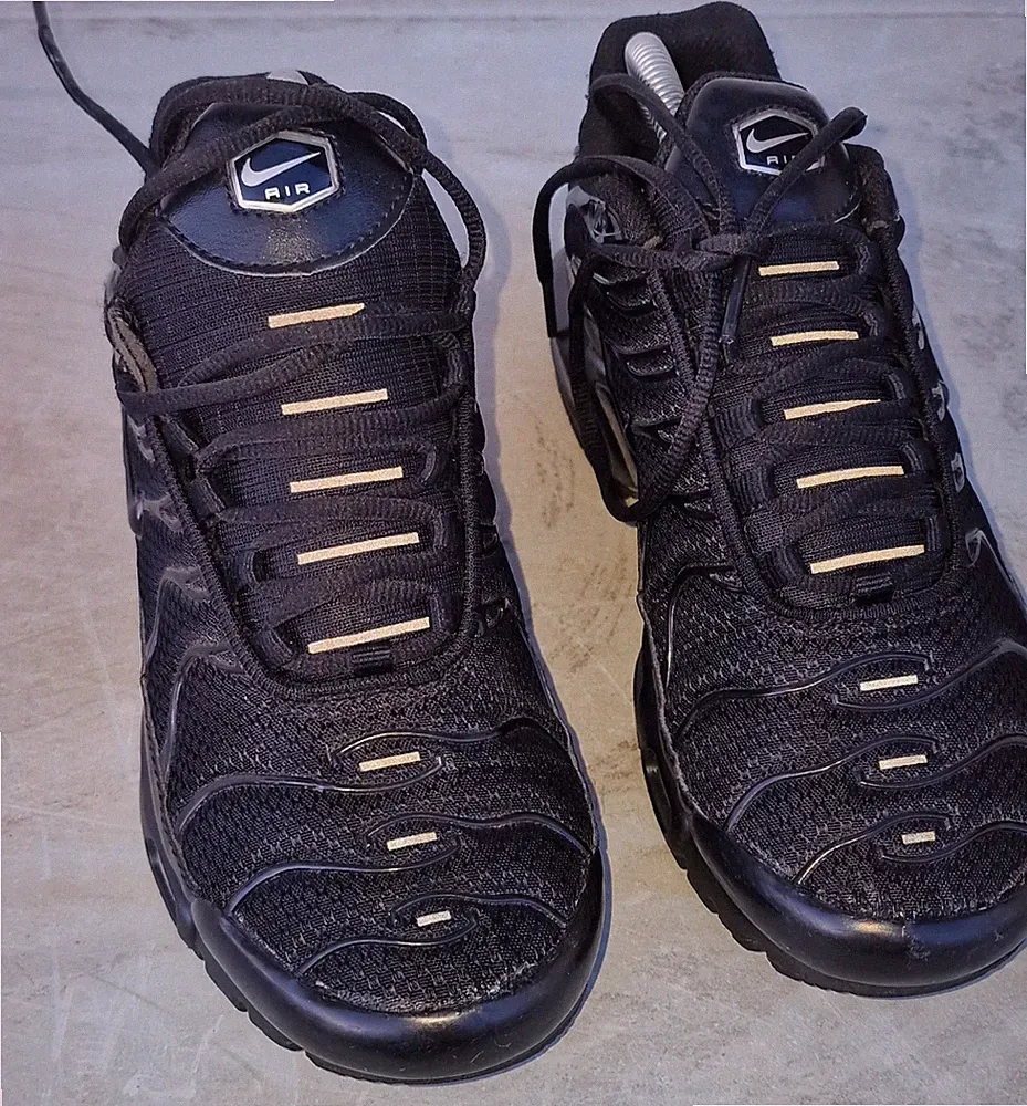 2018 Nike Air Max Plus "Triple Black" 604133-050 Laufschuhe! Größe 7