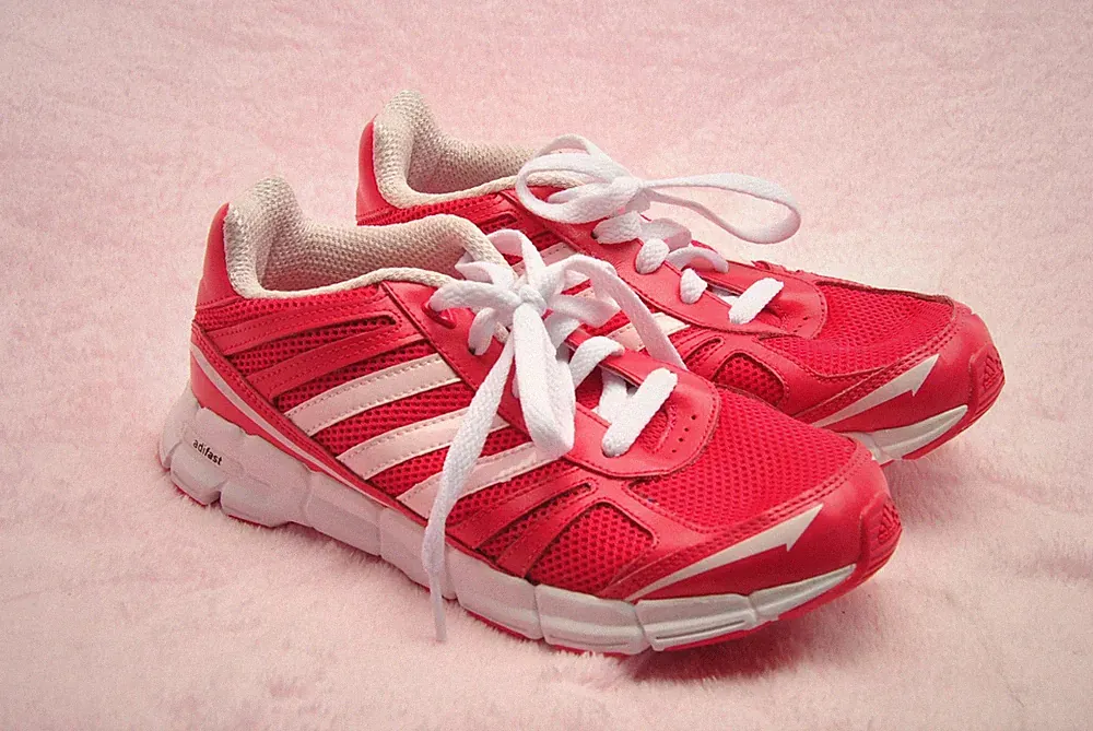 adidas adifast Laufschuhe EU 35 ✔ NEU & UNGETRAGEN ✔ Pink ✔ leicht & sportlich