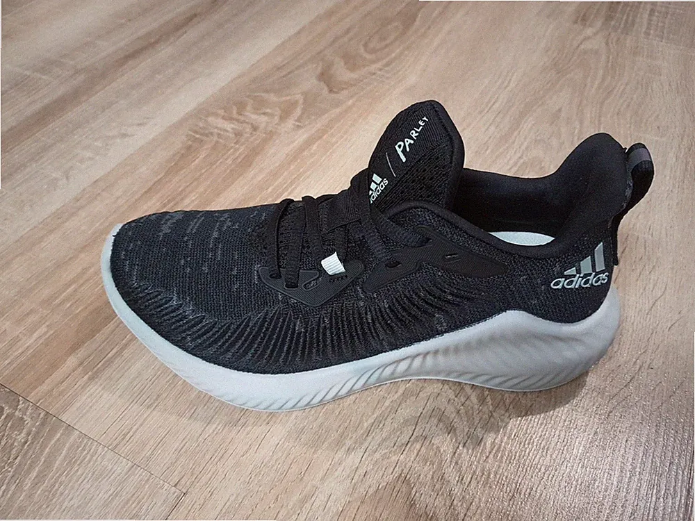 adidas alphabounce + Parley Damen Freizeit/Laufschuhe Gr.36 2/3 - Rückläufer