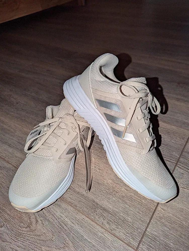 Adidas Damen, Mädchen Sneakers Laufschuhe Gr.6,5 UK6,5,beige