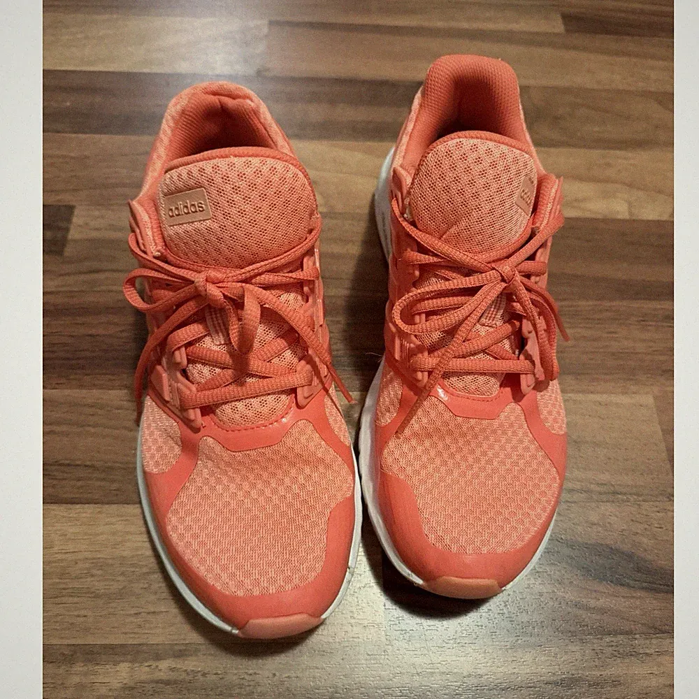 adidas Damen Sneaker cloudfoam Mesh orange weiß, EU 42 2/3, atmungsaktiv