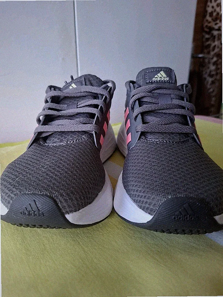 Adidas Damenlaufschuhe grau gr.362/3 NEU!!!