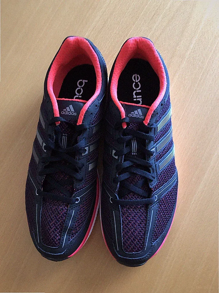 Adidas Laufschuhe Gr.40 UK 8,5 Neu mit Karton