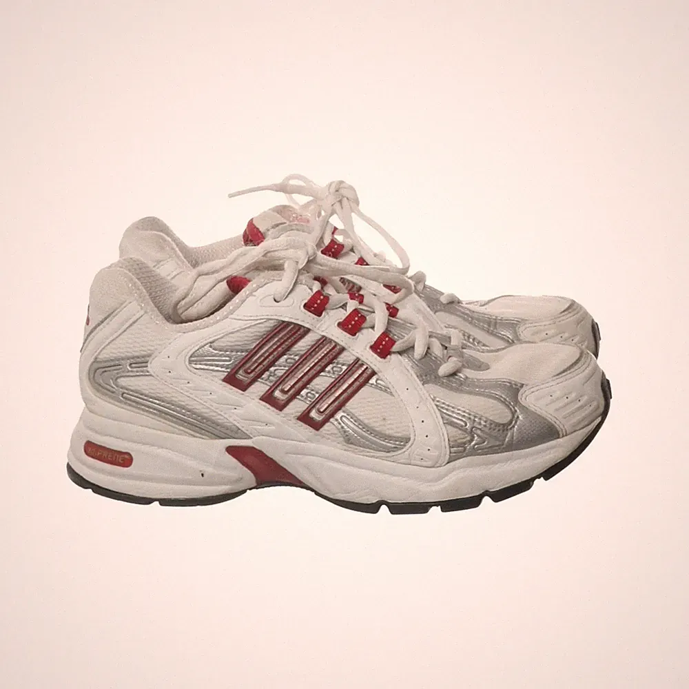 Adidas, Laufschuhe, Größe: 37 1/2, Weiß/Rot/Silber, Damen #SsG