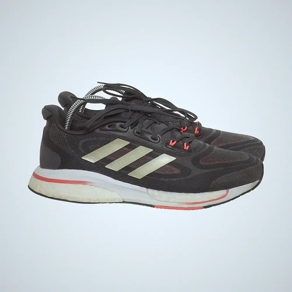 Adidas, Laufschuhe, Größe: 40 1/2, Schwarz/Rot/Gold, Unisex (Erwachsene) #Rvv