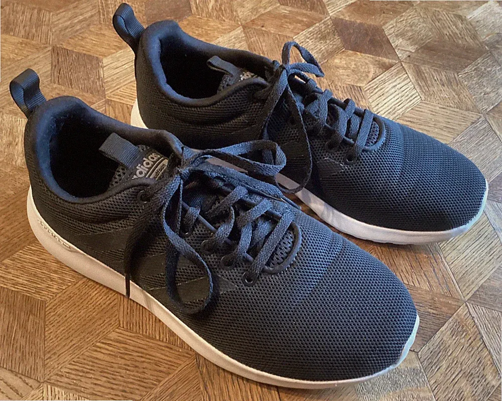 adidas Laufschuhe Lite Racer leichter Sneaker Gr. 39 US 8 UK 6 1/2 schwarz weiß