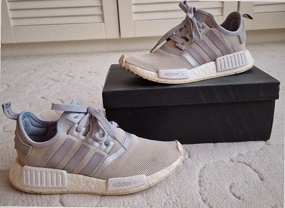 ADIDAS NMD R1 W - Sneaker Fitness Schuhe Laufschuhe - Grau Braun Weiß - Gr. 5