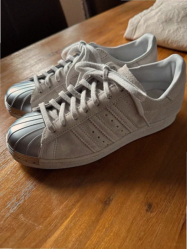 adidas Superstar Sneaker EU 37,5 Weiß Wildleder Low Top Schnürung, Metall Spitze