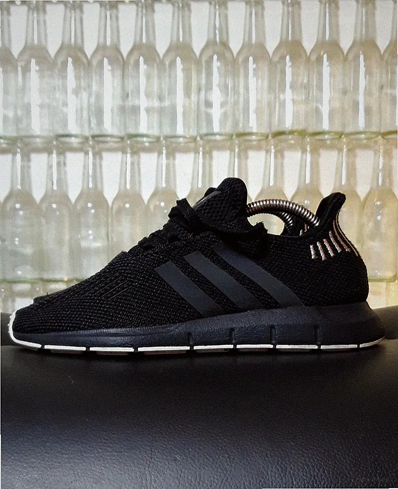 Adidas Swift Run Sneaker Low / Laufschuhe / Jogging / Cardio / Größe 36