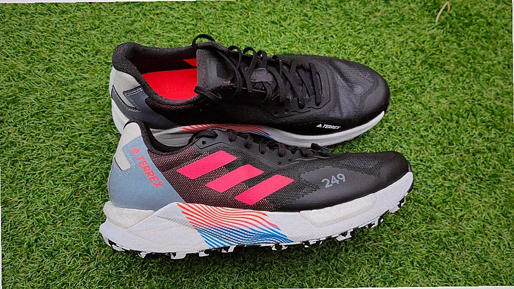 Adidas Terrex Agravic Ultra Trail "Black Turbo" Damen-Laufschuhe 7 UK GZ9037