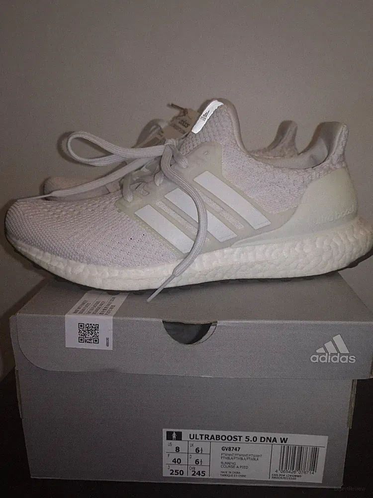 Adidas ultra boost 5.0 Damen Laufschuhe/Freizeitschue Größe 40, UK 6,5 NEU
