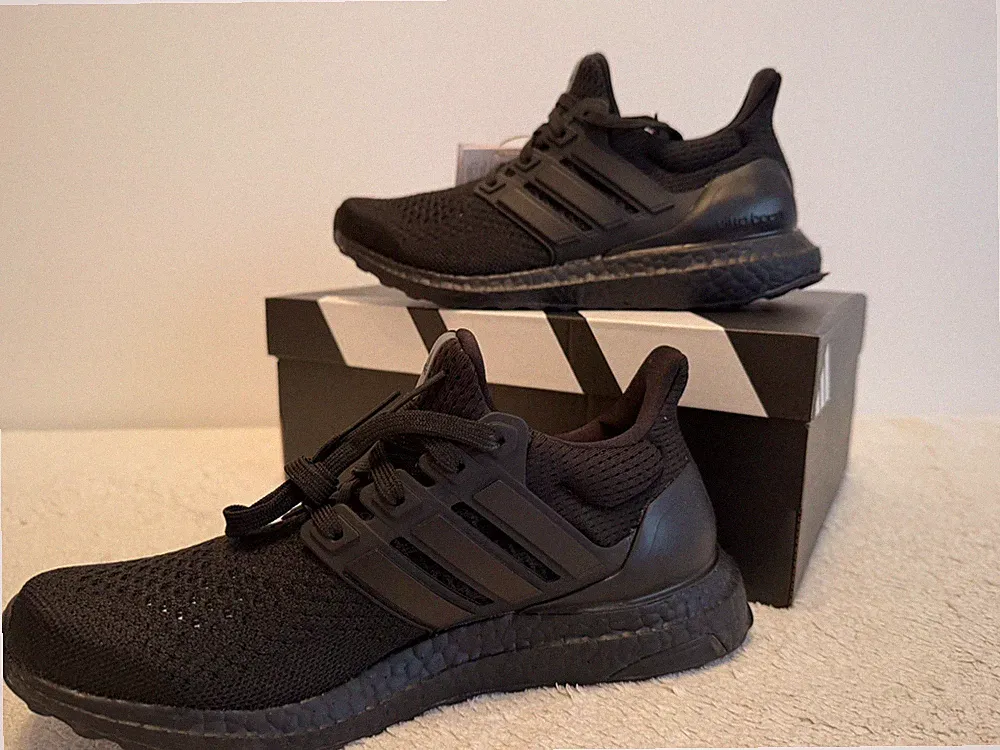 Adidas Ultraboost 1.0 schwarz 39 1/3 US W 7.5 NEU all black Laufschuhe Sneaker