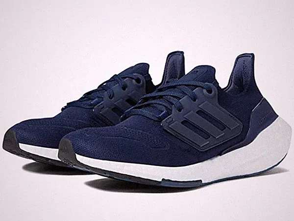 Adidas Ultraboost 22 Damen Laufschuhe - UK 4,5 - dunkelblau/weiß (GX5593)