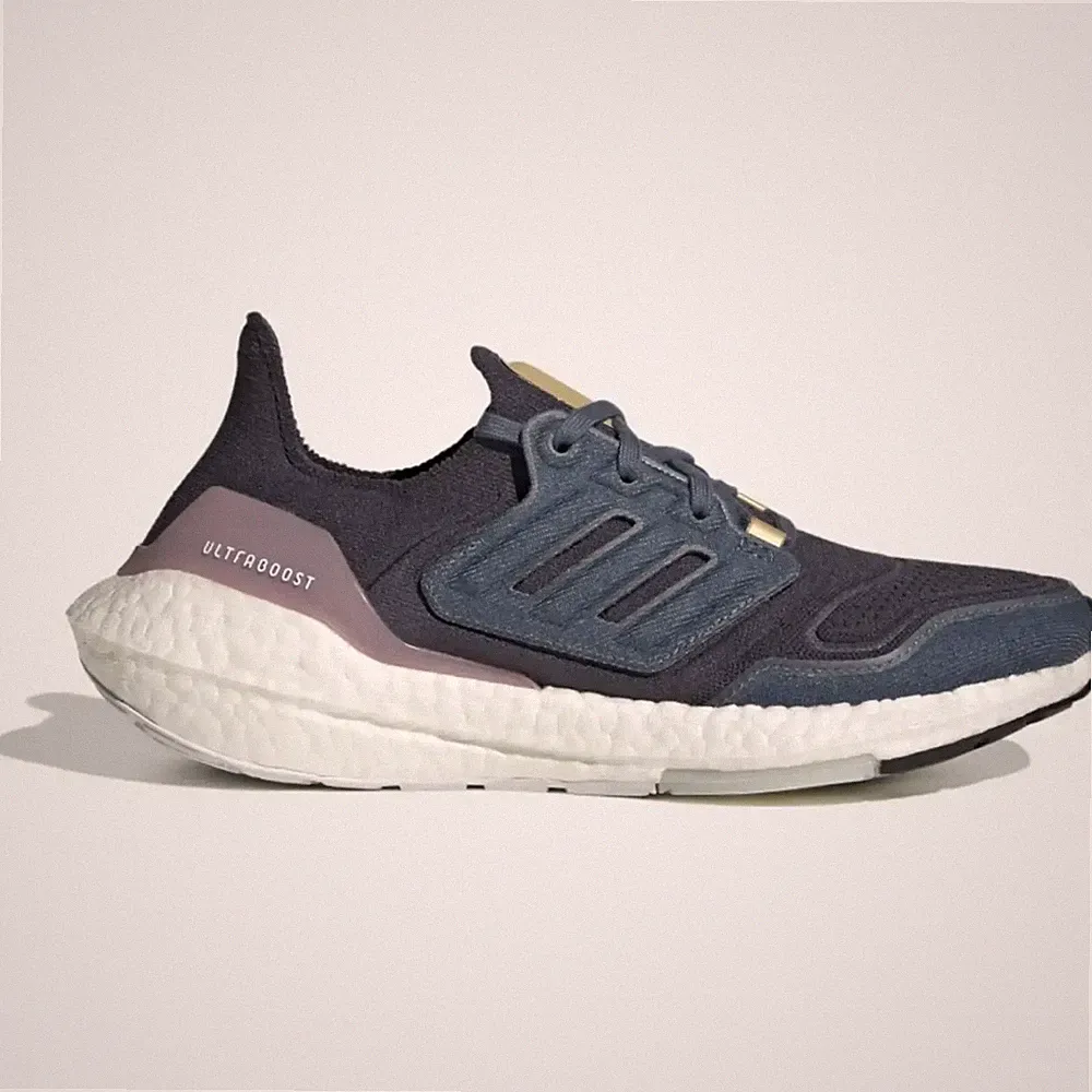 Adidas Ultraboost 22 DAMEN-LAUFSCHUHE – UK-GRÖSSE 5 – BLAU/WEISS – GX9157 NEU.