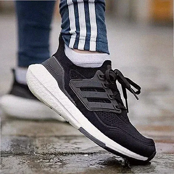 Adidas Ultraboost 22 J DAMEN/MÄDCHEN LAUFSCHUHE – ALLE GRÖSSEN – SCHWARZ – GX9783.