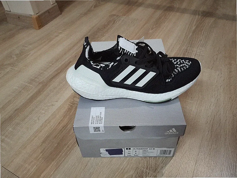 Adidas Ultraboost 22 W Damen Laufschuhe schwarz Gr. 38 - Neu + OVP - 220,00€