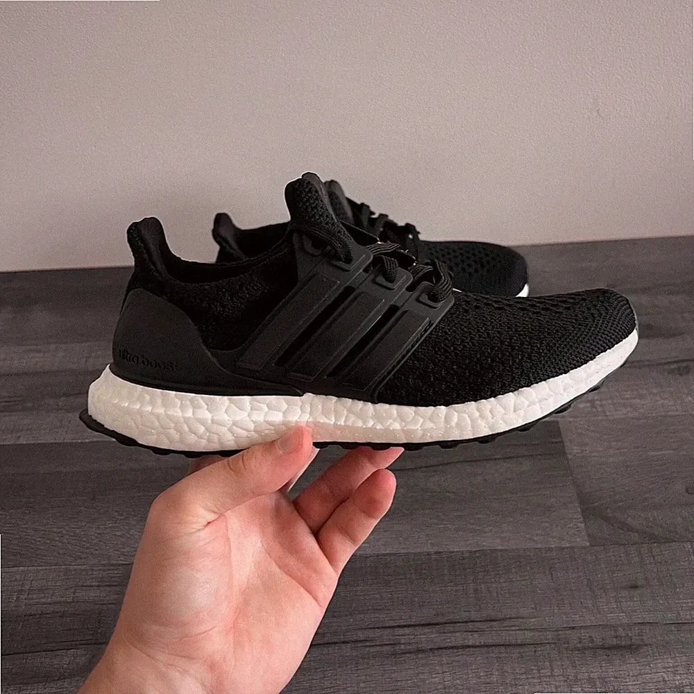 Adidas Ultraboost 5.0 DNA Damen Laufschuhe - UK 4 - Schwarz/Weiß (GV8744)