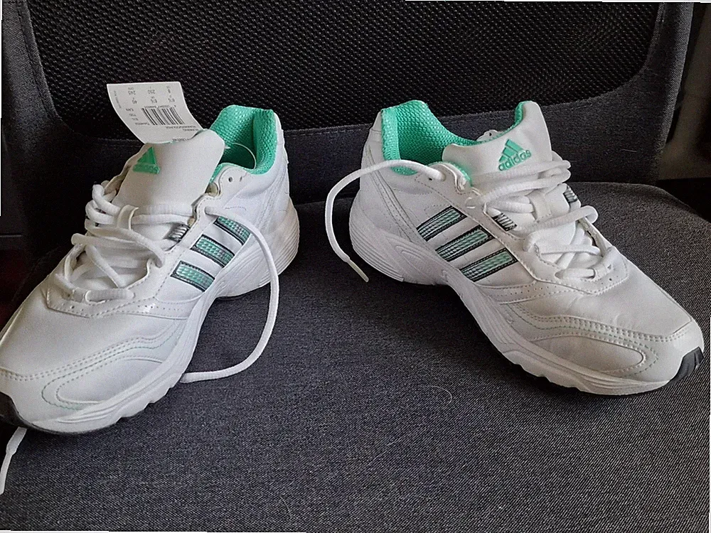 Adidas Venquish 4 Damen Leder Laufschuhe Gr. 40 Neu