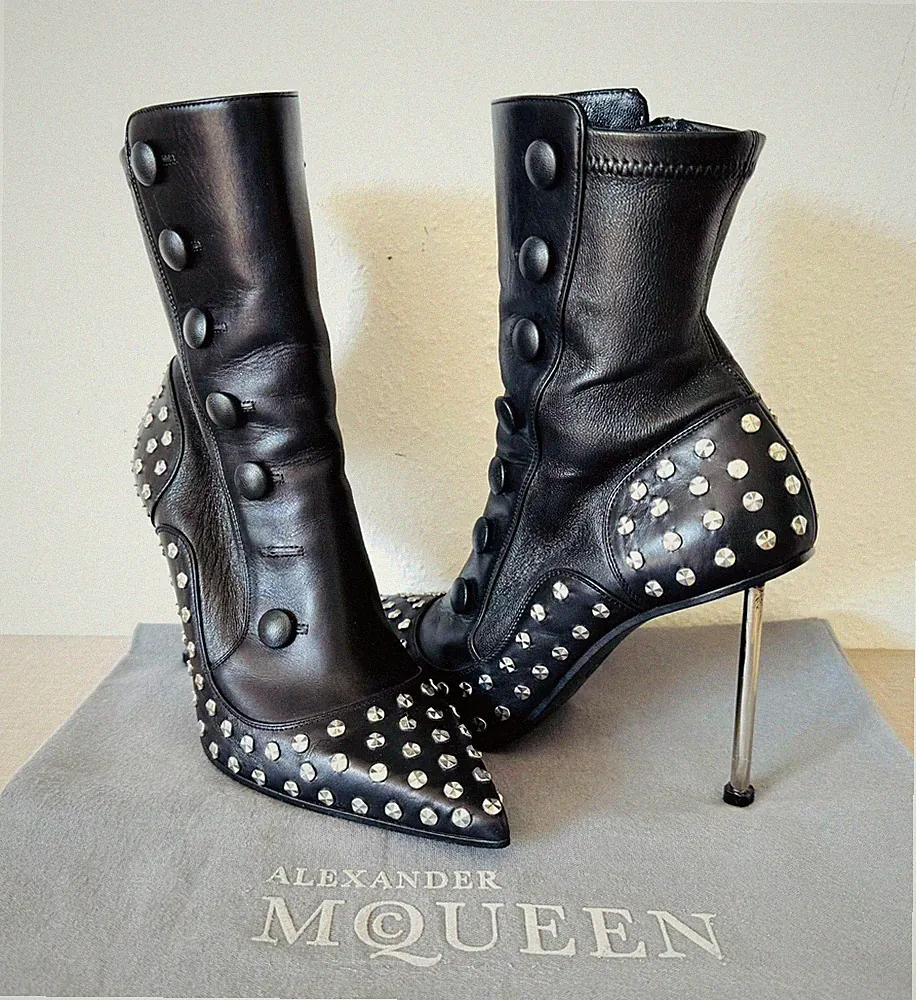 Alexander McQueen schwarze Stiefeletten mit Spikes Größe 37