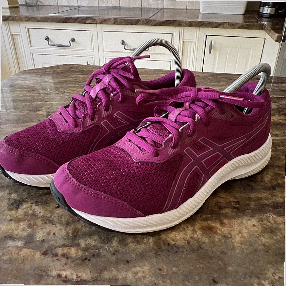Asics Contend 8 GS Blackberry Größe 3,5 Mädchen / Damen Laufschuhe