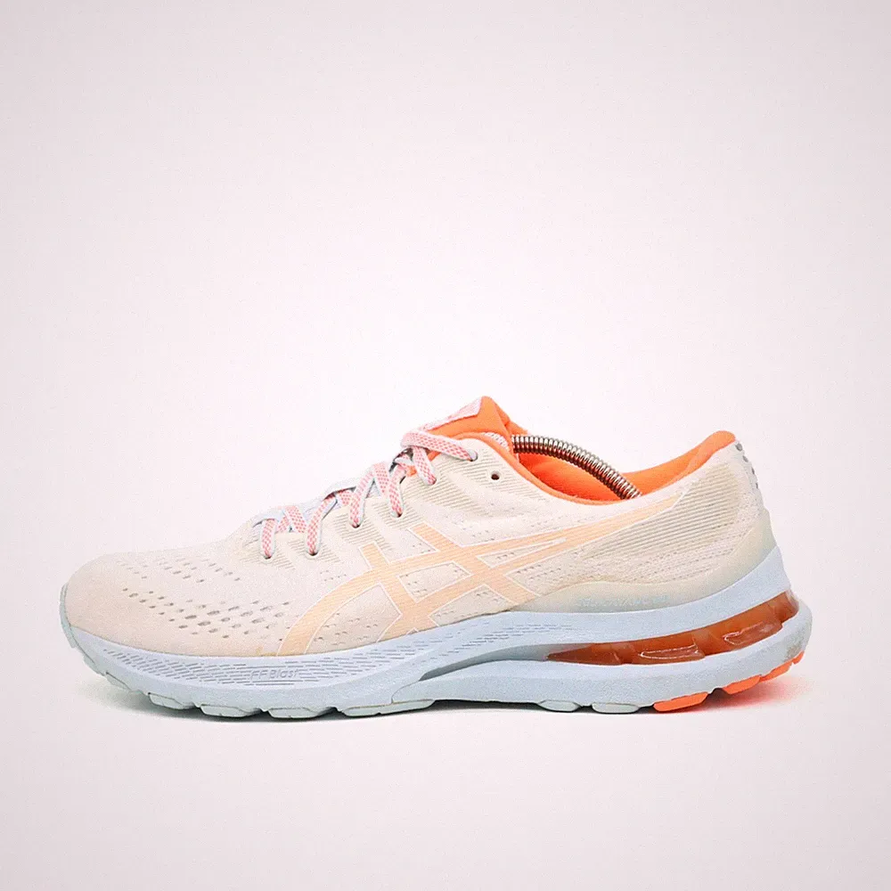 ASICS Damen GEL-Kayano 28 Schuhe EU 42 Weiß/Peach/Orange 1012B257 Stoßdämpfend