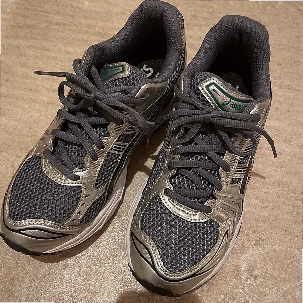 ASICS Damen GEL-Kayano Laufschuhe grau silber 24,5 cm gebraucht