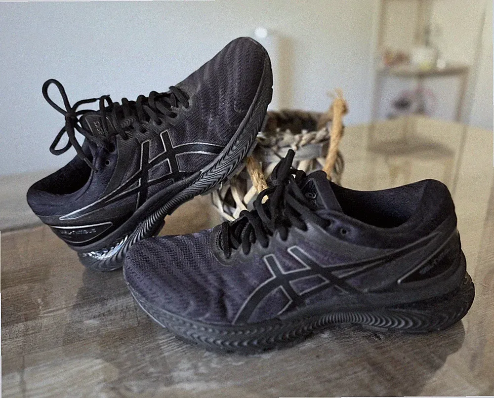 ASICS Damen Gel-Nimbus 22 Sneaker schwarz Low-Top Laufschuh EU 42,5 wie NEU!!!