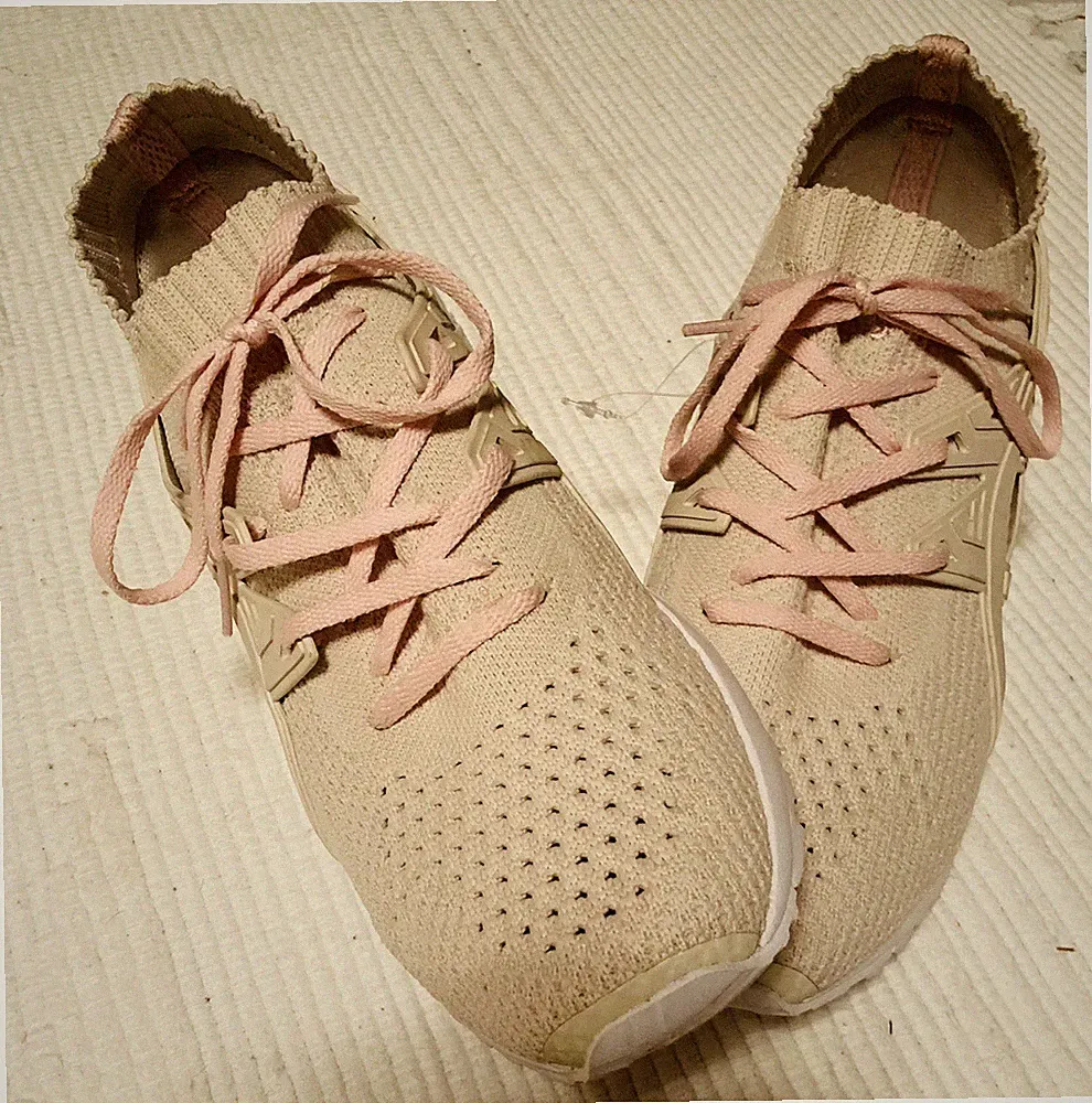 Asics Damen- Laufschuhe Gel Kayano Strickschuhe . Sand/ rosa. Größe 40. W. Neu