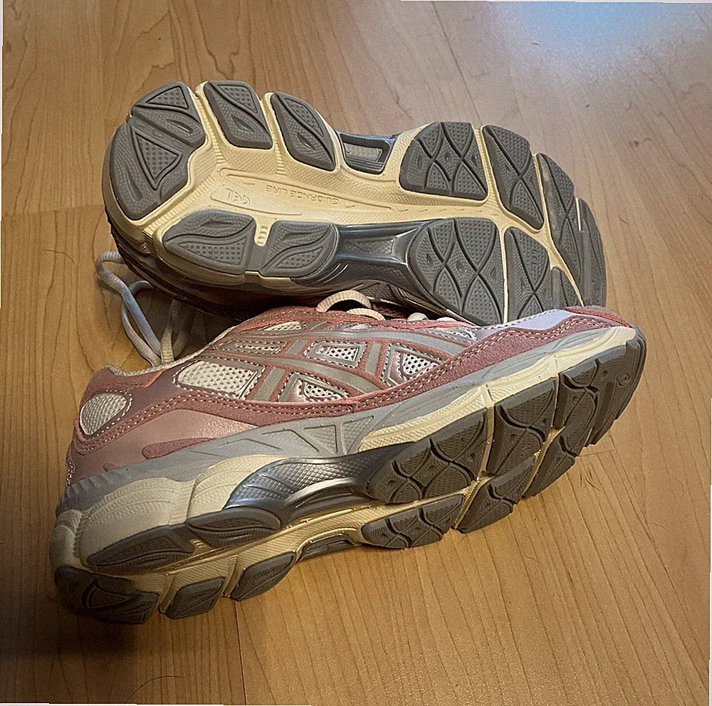 ASICS Damen Laufschuhe Sneaker Low Top Mesh atmungsaktiv rosa/weiß/grau