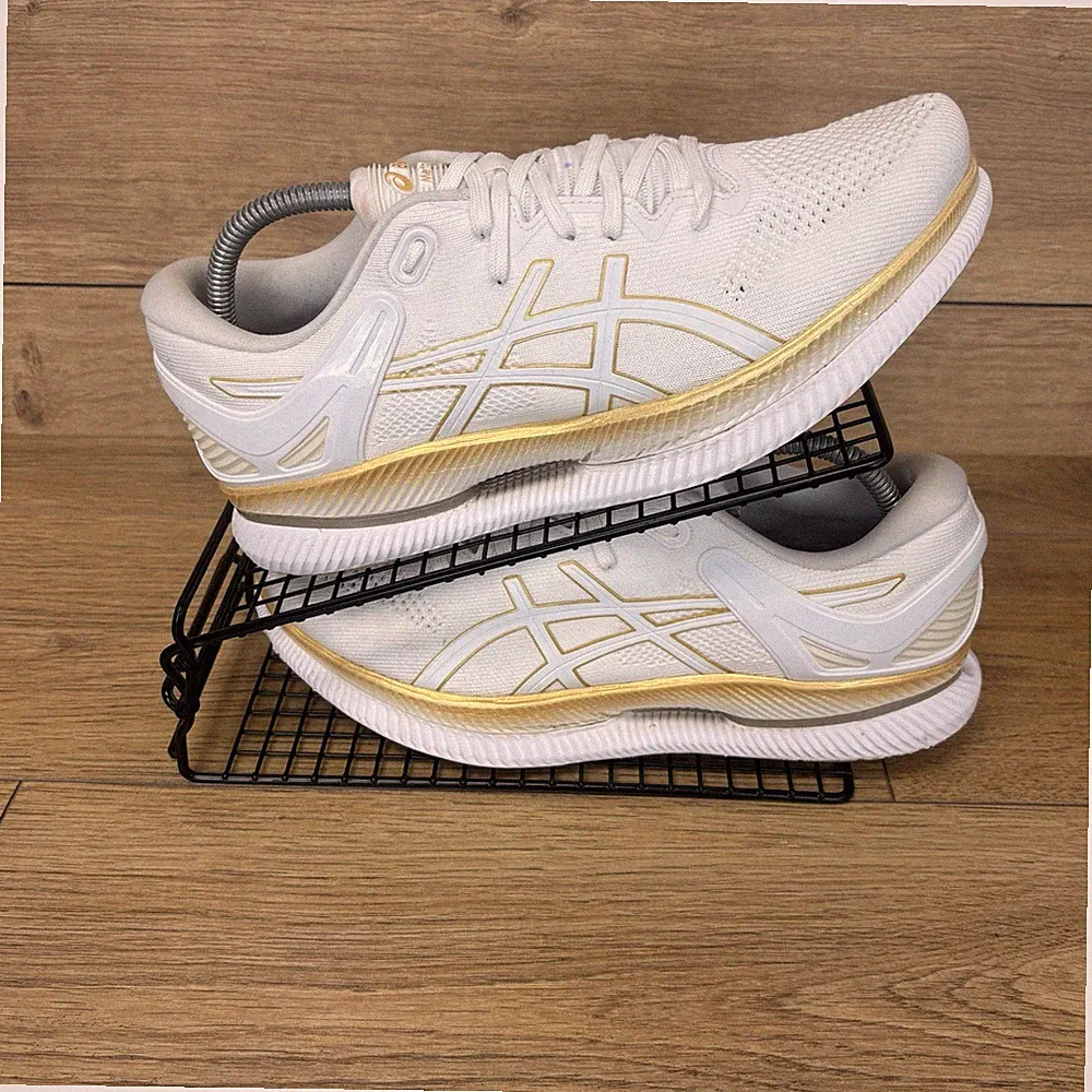 Asics Damenschuhe Größe UK 7,5 Meta Ride weiß Mesh Laufschuhe
