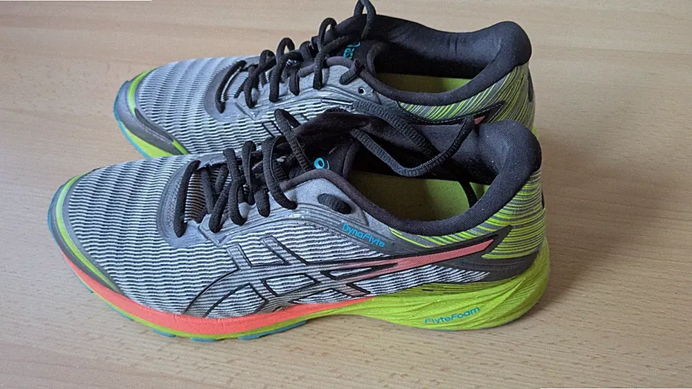 ASICS Dyna Flyte Gr.42, 5 Top Zustand Unisex Laufschuhe Sportschuhe Sneaker