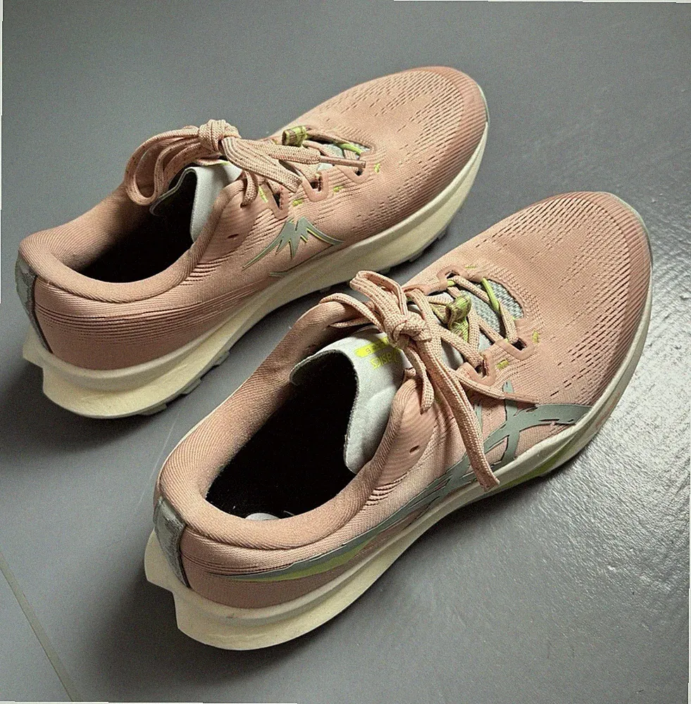 ASICS Fuji Lite 6 Damen Trail Laufschuhe Low Top Rosa/Grau/Grün EU 39,5