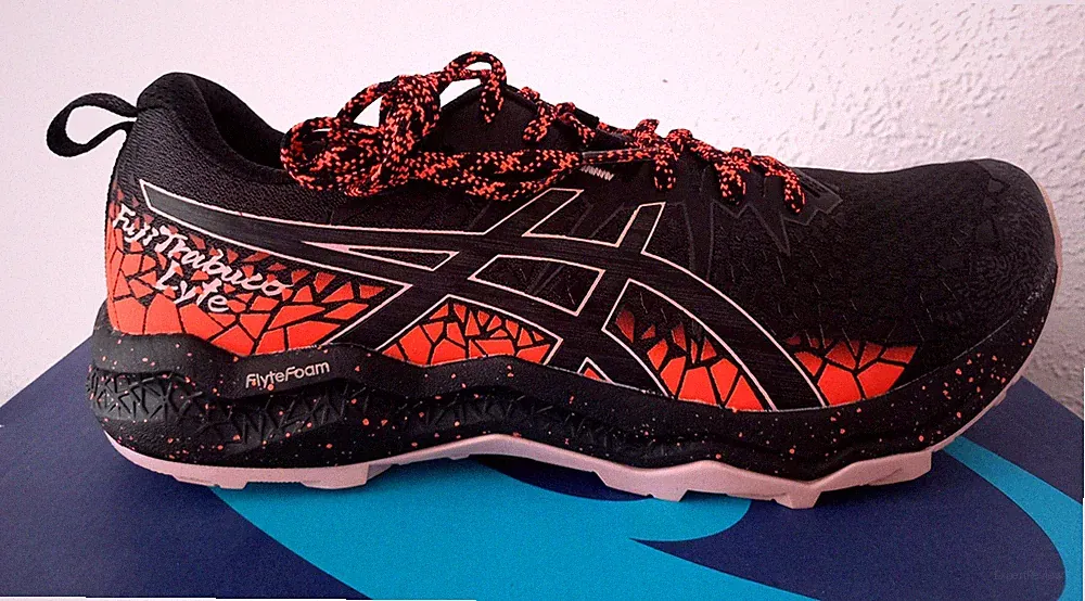 ASICS FUJI LITE Gr. 10,5 (42,5) TOP TRAIL SCHUH - NEU und OVP