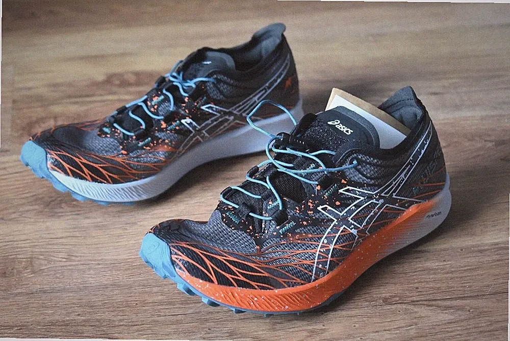 asics Fujispeed 37,5 38 39 40 40,5 Trail Laufschuhe 1012b176-002