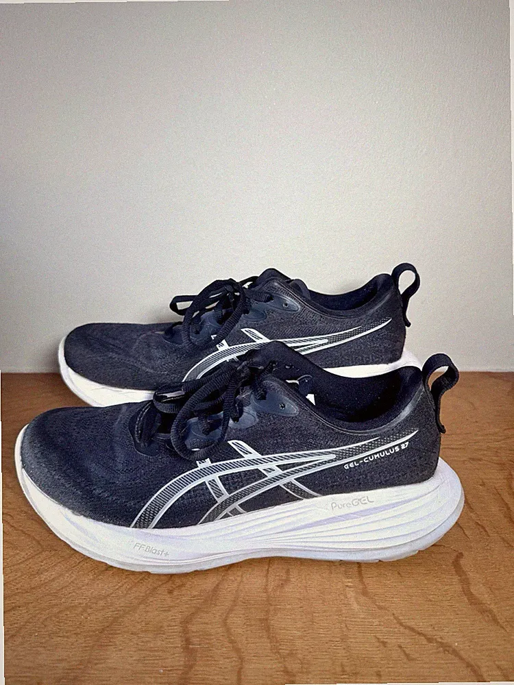 Asics Gel-Cumulus 27 Laufschuhe Sneaker Schwarz Weiß 42,5 Damen