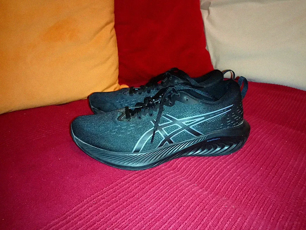 Asics Gel Excite 10 Damen Größe 40,5 Laufschuhe Schwarz Neutralschuhe