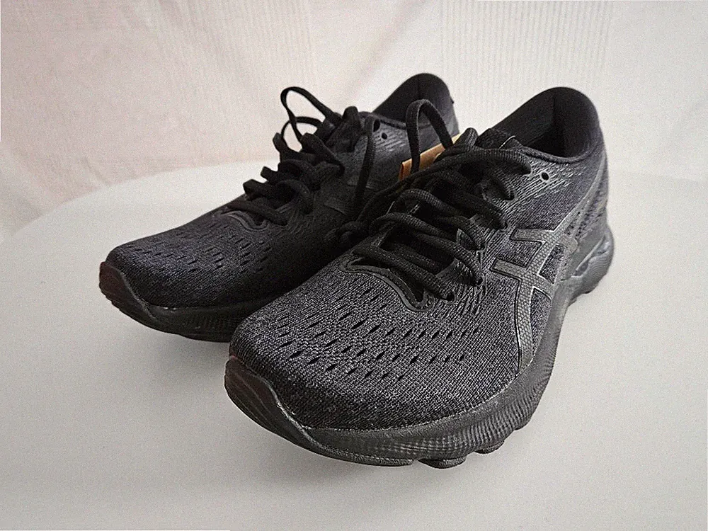 ASICS Gel-Nimbus 24 Damen nagelneue Laufschuhe schwarz EU 37,5 Running Sneaker