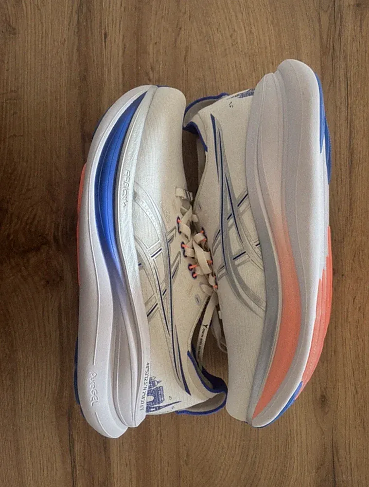 ASICS Gel-Nimbus Paris USA 8.5 Damenlaufschuhe, Größe 40