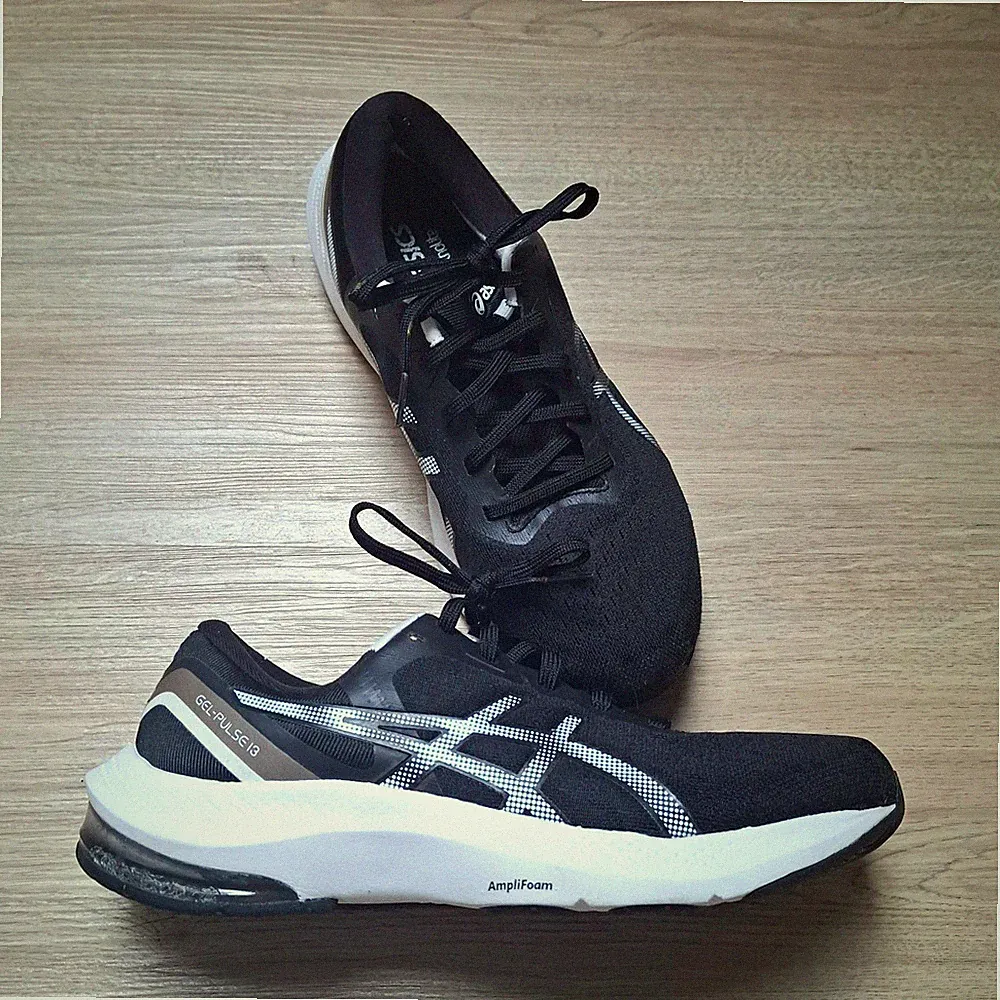ASICS GEL-PULSE 13 Laufschuhe Sneaker Mesh schwarz/weiß Schnürung Größe 39 40