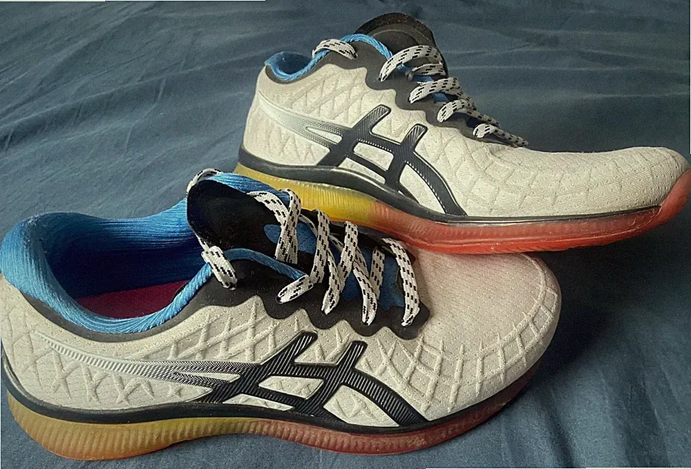 * * Asics Gel-Quantum Infinity Laufschuhe Gr.37 Weiß Gelb Rot Blau * *