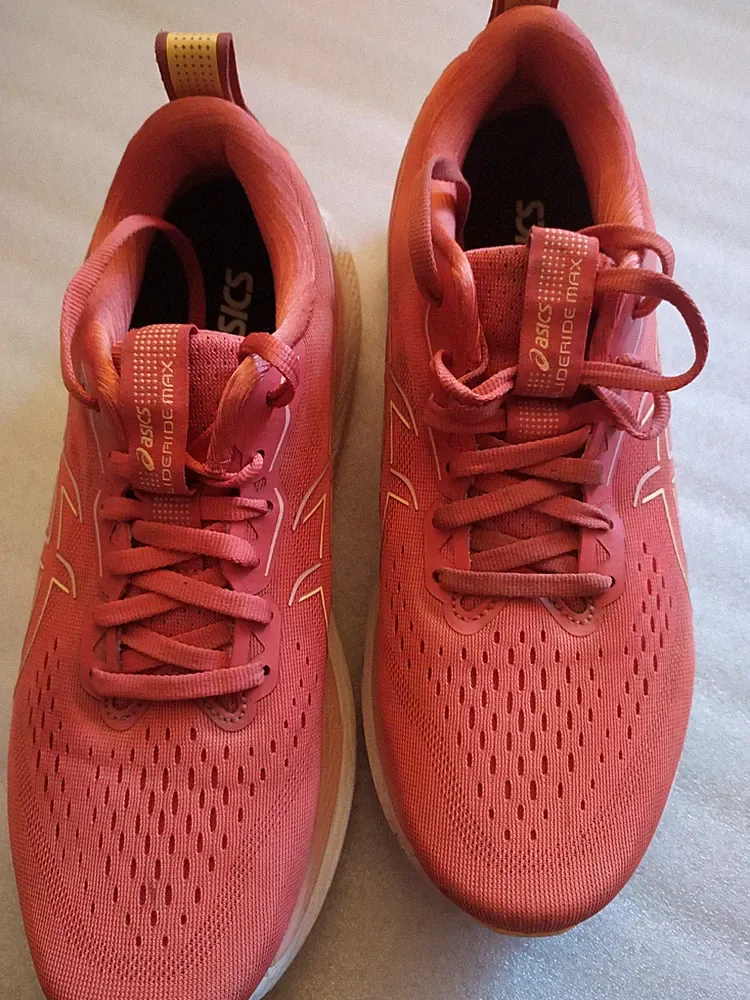 Asics Glideride Max Damen Laufschuhe in Größe EU 41,5