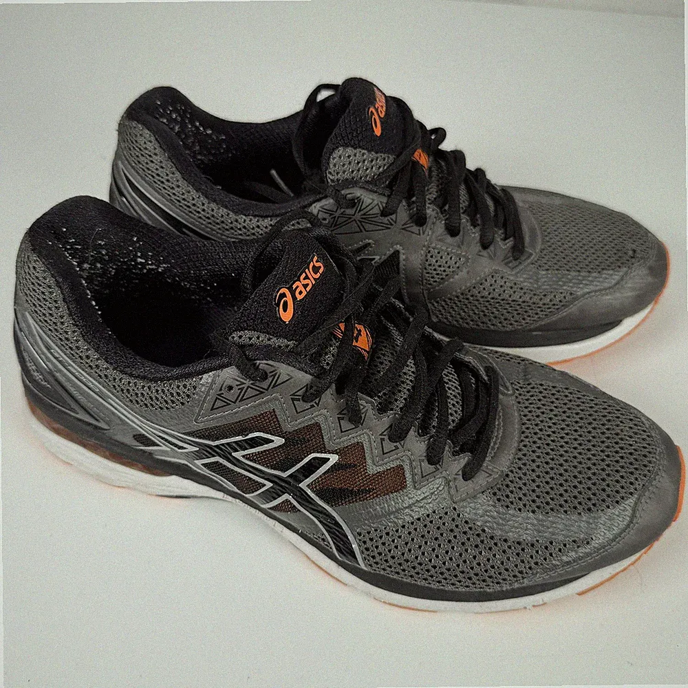 ASICS GT-2000 Damen Laufschuhe Grau Schwarz Orange Weiß US 9 EU 42.5