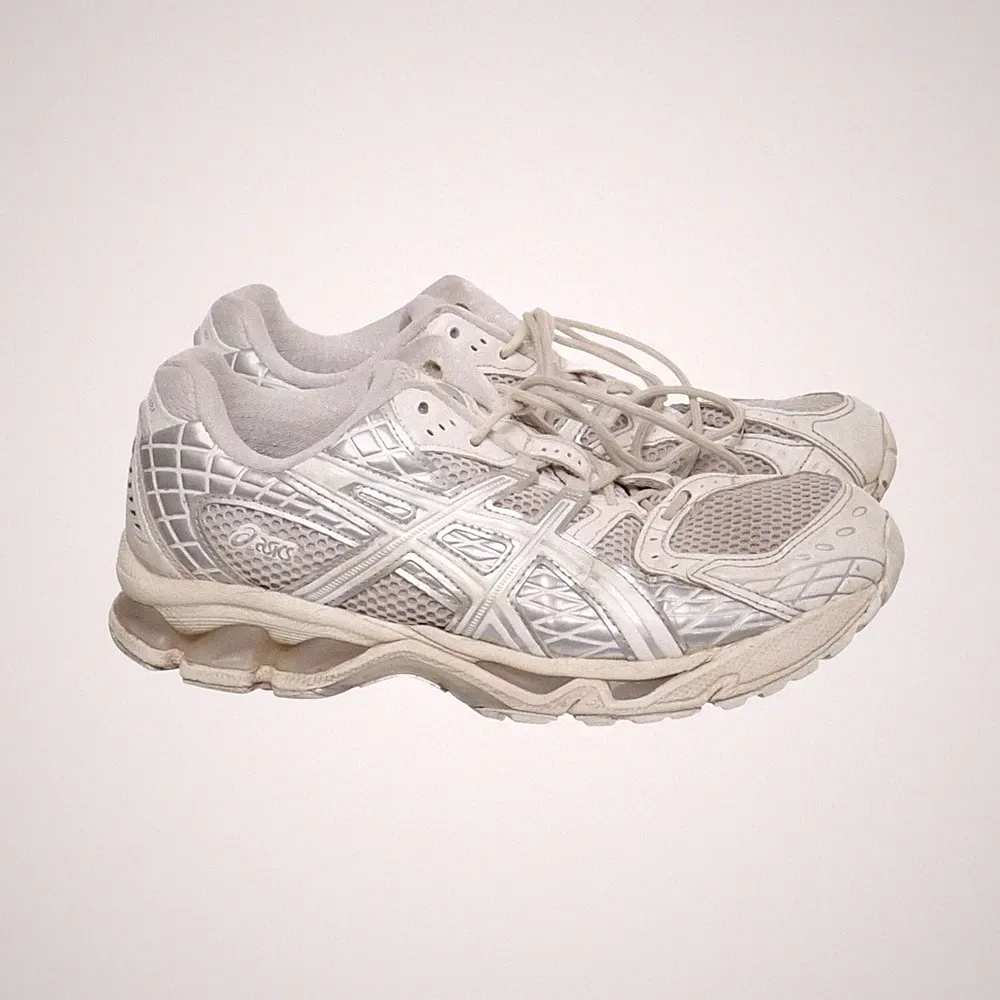 Asics, Laufschuhe, Größe: 39 1/2, model: gel-nimbus 10.1, Weiß/Beige/Silber #1Lq