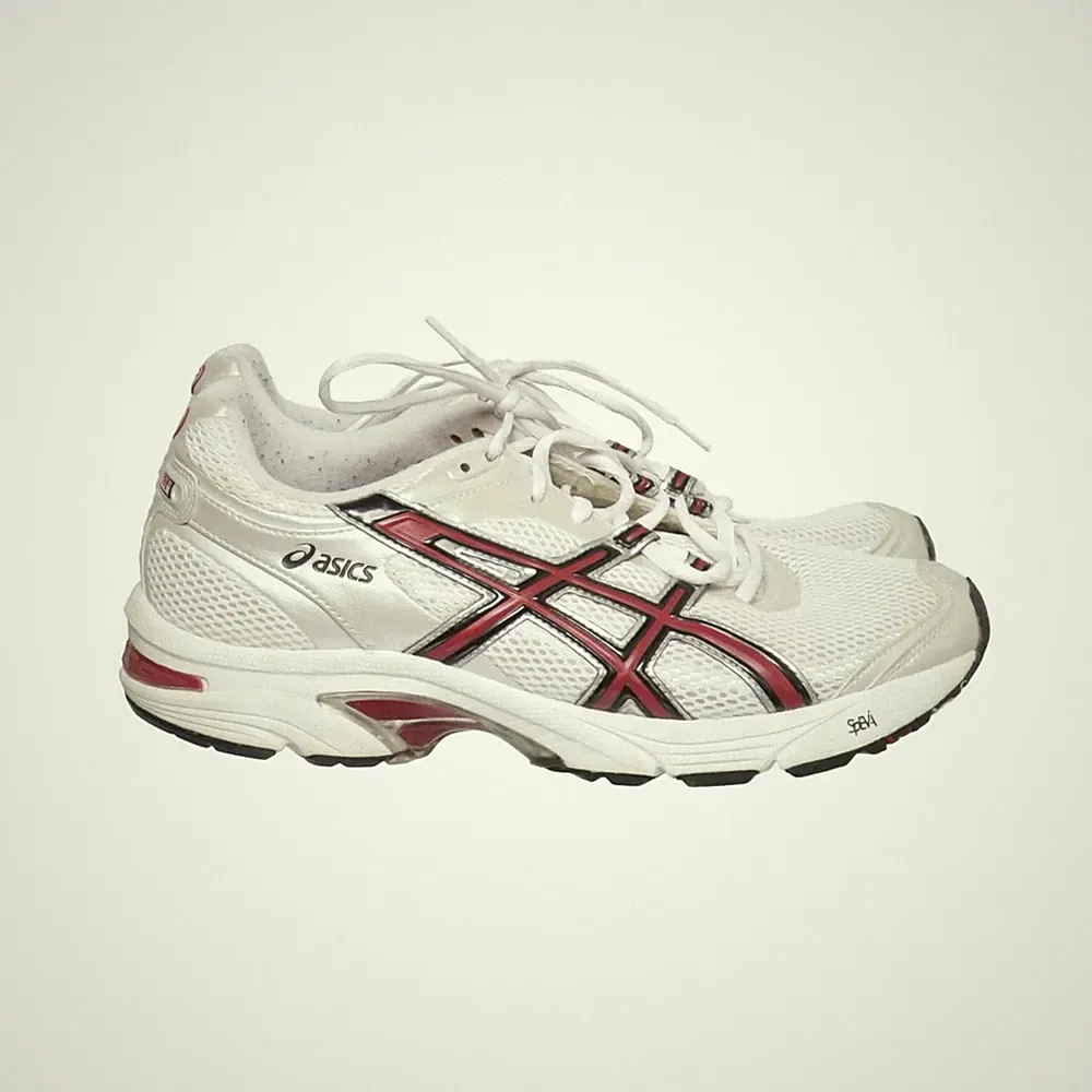 Asics, Laufschuhe, Größe: 42 1/2, Weiß/Rot/Silber, Damen #i3h