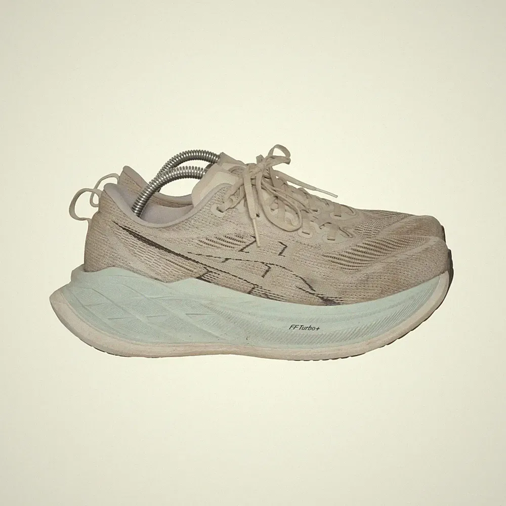 Asics, Laufschuhe, Größe: 43 1/2, model: superblast, Beige/Weiß/Schwarz #7Ml