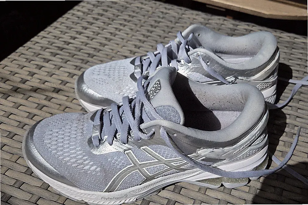Asics Laufschuhe Silber Gr. 39.5, NP 160€