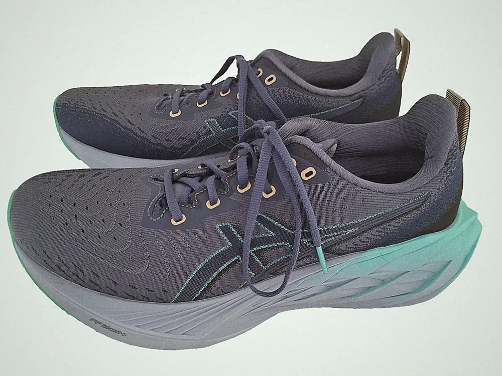 ASICS - Novablast 4 - Running - Laufschuhe - Damen - Gr. 43,5 - blau