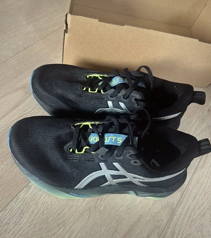 Asics Novablast 5 Luxe - 37 - Damen- Laufschuhe- Wie Neu - Schwarz- Black