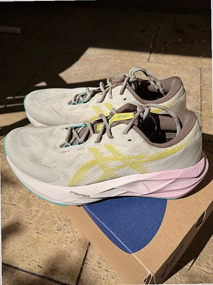 ASICS Novablast 5 TR Gr. 43,5 – FF BLAST™ MAX-Dämpfung - Laufschuhe - Wanderschu