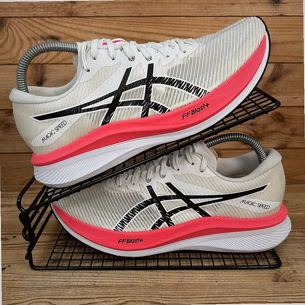 Asics Turnschuhe Damen Größe UK 7,5 Magic Speed 3 weiß Straßenrennen FFBlast+ Schuhe